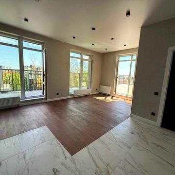 Квартира біля моря 45 м² з ремонтом у новому зданому житловому комплексі , тераса 12.5 м ,до моря 10 хв пішки