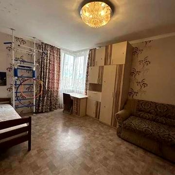 Просторна 1-кімнатна квартира, Градинська 9, ТРЦ Район!