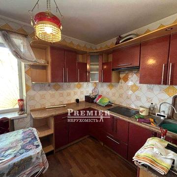 Продам 2-кімнатну квартиру в цегляному будинку, з меблями, Київський район