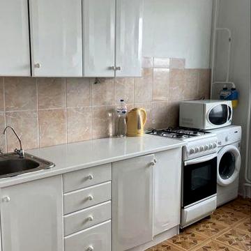 Сдам 2х комнатную квартиру 12000гр.