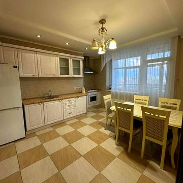 Дніпровська набережна вул., 26