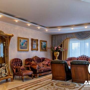 Добротний будинок  220 м2 на Правому з басейном