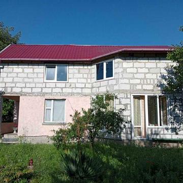 Продам будинок з земельною ділянкою