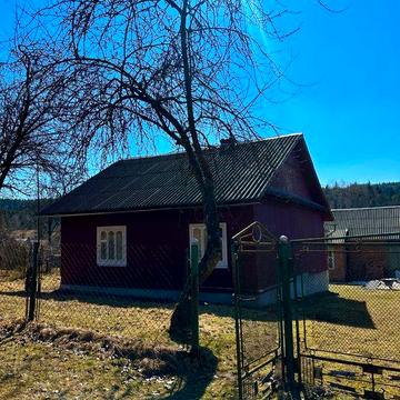 Продається житлова хата в селі Лібухова(друга назва Максимівка) в 20 км від міста Хирів Самбірського району Львівської областіі в 6 км від кордону!