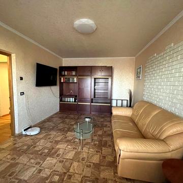 Двохкімнатна з ремонтом, меблями та технікою, вільна