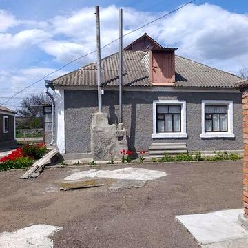 Продається будинок за межами міста