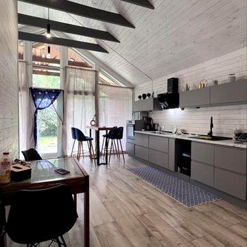 Стильний садовий будинок біля лісу та озер | Забір’я | Без комісії