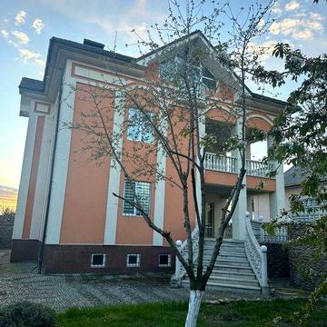 Продаж будинку Богатирська 30а