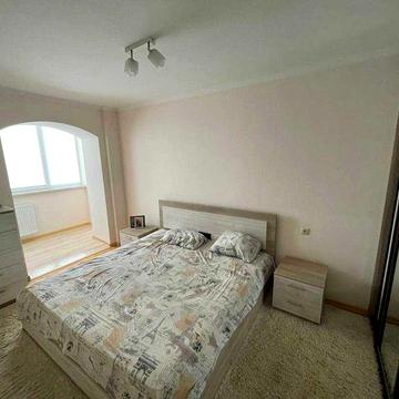 Продаж 2 кім квартири біля міського озера  та центру міста