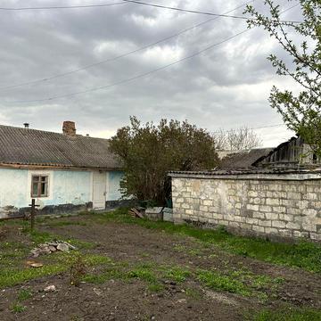 Продається будинок, камяний, під реконструкцію, хороша локація