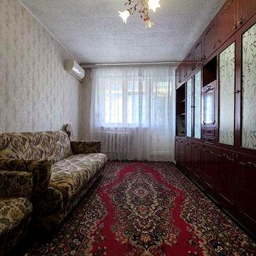 Інгулець, в центрі 2-х кімнатна 4/5
