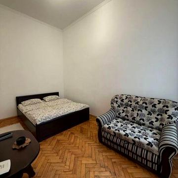 Продаж двокімнатної квартири в центрі Львова | Площа Ринок вул. Театральна