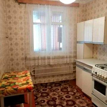 Продам 1 к. квартиру покращеного планування біля метро