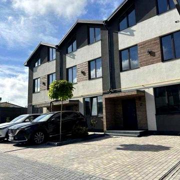 В продажу ТАУНХАУС з 2 власними парко місцями-Авангард