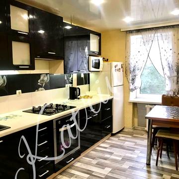 Менахем-Мендл Шнеєрсона вул. (Мініна), 19