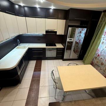 Здам 2 кім Новобудову центр міста Небесної Сотні