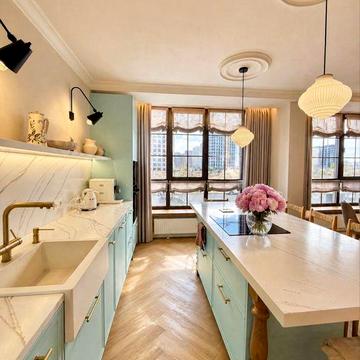 БЕЗ КОМІСІЇ   УВАГА ! ОРЕНДА ЖК „ Варшавський “ вул. Родини Крістерів . Квартира  створена для особливих людей . Ідеально для Бранчів та Зустрічей