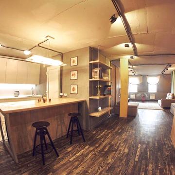 Гимназическая 21. Последний этаж. 77 м.