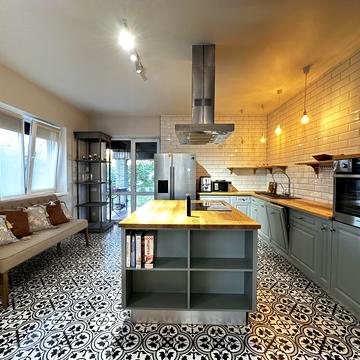 Незалежності, 49А