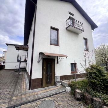 Оренда 2 к будинку, район центр міста, біля 1 аптеки