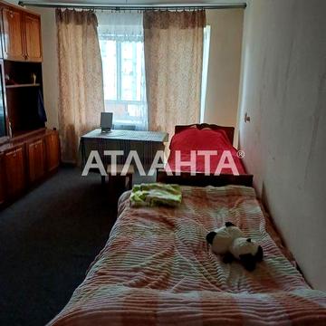Комфортна трикімнатна квартира у пішій доступності до центру