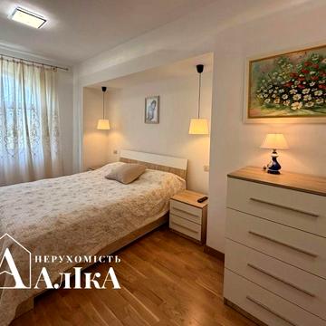 Продам гарну квартиру в Старому місті з видом на фортецю