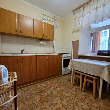 Оренда ОСВІЖЕНОЇ 1 кімнаьної чешки, КОМАРОВА - ГЕРОЇВ МАЙДАНУ, НОВИЙ ДИВАН, засклена ЛОДЖИЯ, є техніка!