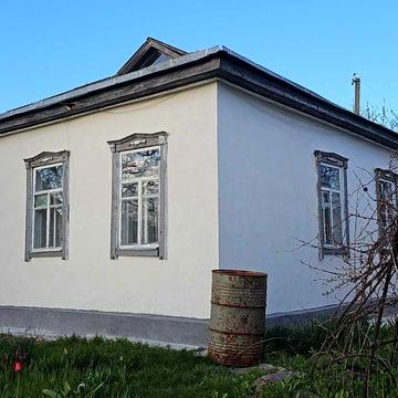 Теплий доглянутий будинок м. Яготин гарна локація поруч школа, вокзал. Є відеоогляд
