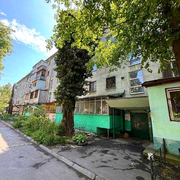 Продам двокімнатну квартиру біля парку Горького на Черемушках, вул. Героїв Крут/Варненська