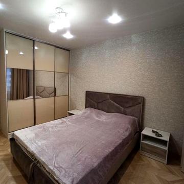 Скай Сити  ул. Варненская, рядом парк Марка Твена.