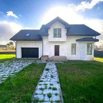 Продаж. Просторий будинок з гаражем. Якісна побудова. Зручна локація. с. Білогородка