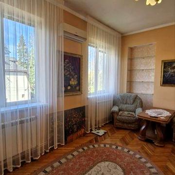 Здається, 3- ох кімнатна квартира, по вул. Електрозаводська