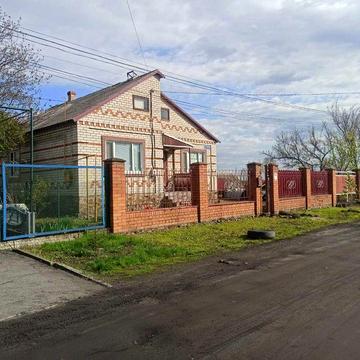 Продається жилий капітальний дім