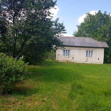 Продаж будинку із земельною ділянкою в с.Черніїв