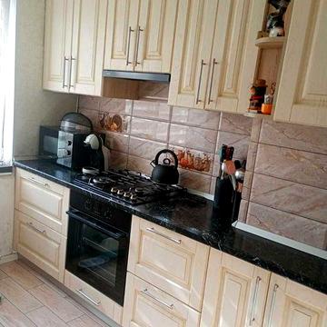 Продам 2х квартиру с ремонтом и мебелью .