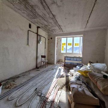 Продається велика 2х кімнатна квартира у Пасічній