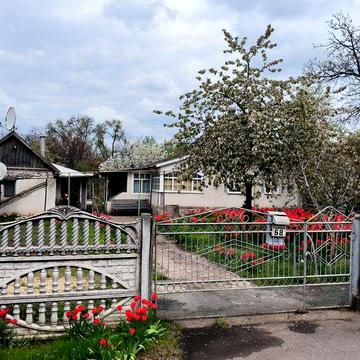 Продам будинок з великою земельною  ділянкою