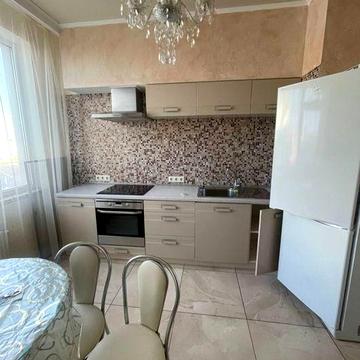Сдам 2 комнатную квартиру в 10йЖемчужине на Марсельской