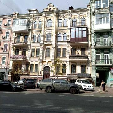 Шота Руставелі 32 метро Палац Спорту 5хв.