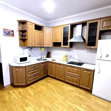 Військовим! 3 кімн кв вул. Українська, Малий ринок