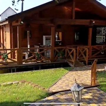 Помісячно Будиночок на березі озера, Осокорки, Киів.