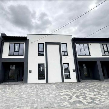 Продаж 4-кімнатного таунхауса площа 123 кв.м є газ світло каналізація септик, котеджне містечко м.Вінниця БЕЗ КОМІСІЇ - ВІД ЗАБУДОВНИКА. Ще є варіанти