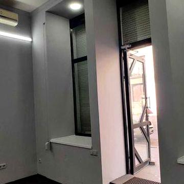 Сдам фасадное помещение В. Адмирала Жукова 30 м.