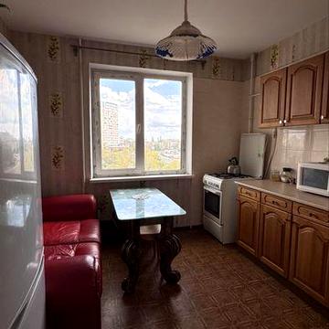 Продаж затишної однокімнатної квартири в одному з найзручніших районів міста — Митниця.