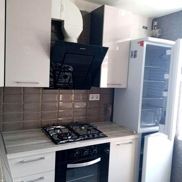 Продам 2-х кімнатну квартиру з ремонтом у центрі Броварів+ вода завжди (інвертор).