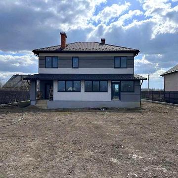 Сучасний двоповерховий будинок у тихій локації біля Івано-Франківська