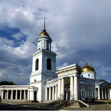 Дом возле собора