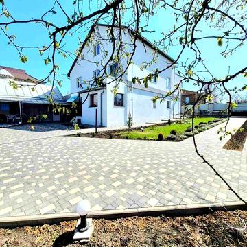 Продам гарний, доглянутий будинок для великої сімї+ 36 соток з/д.