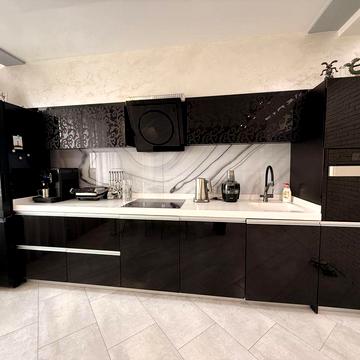 Продам 3 комн квартиру в новострое 1 минута м. Героев Труда
