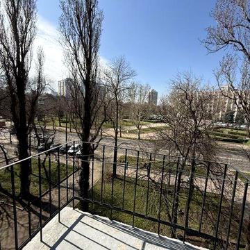 Срочно !!2х комнатная, Пр.Шевченко/ Гагарина, сталинка